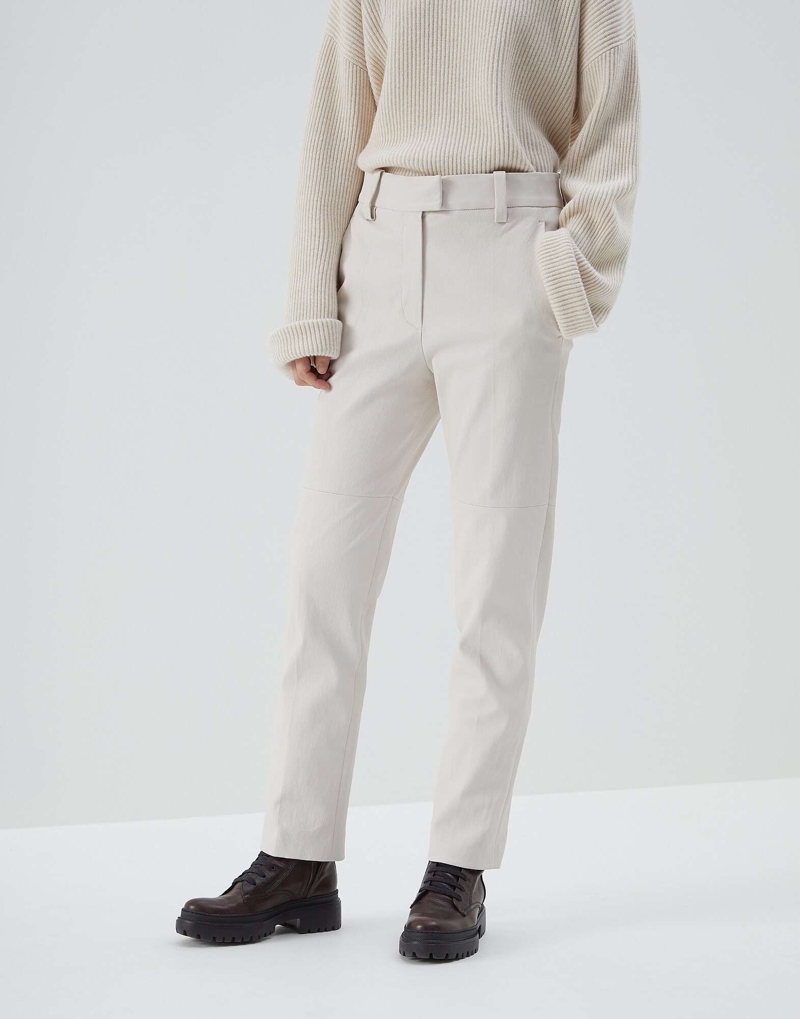 Lederhose Kreidefarben Damen 1 - Brunello Cucinelli
