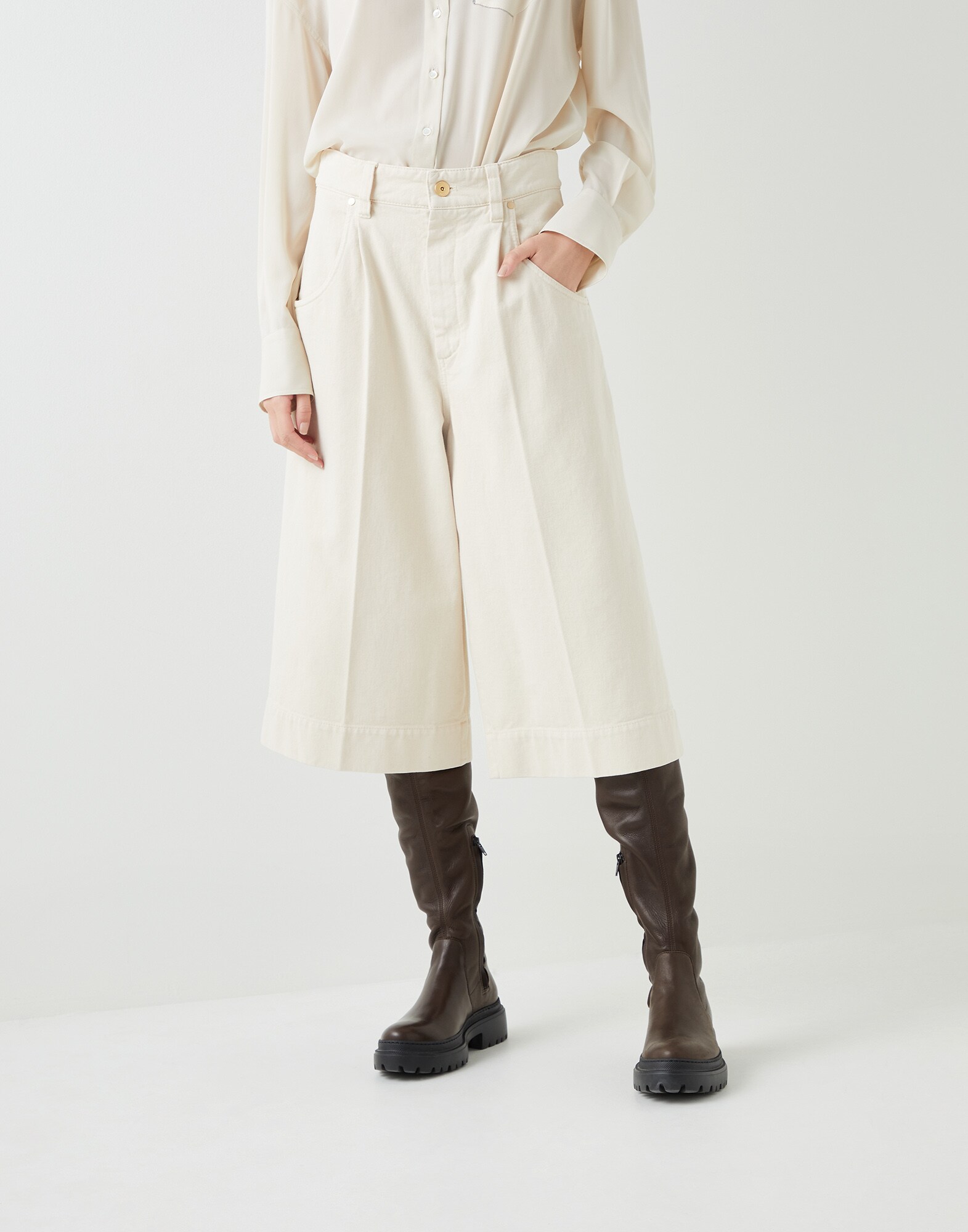 Bermuda & Shorts - Front view