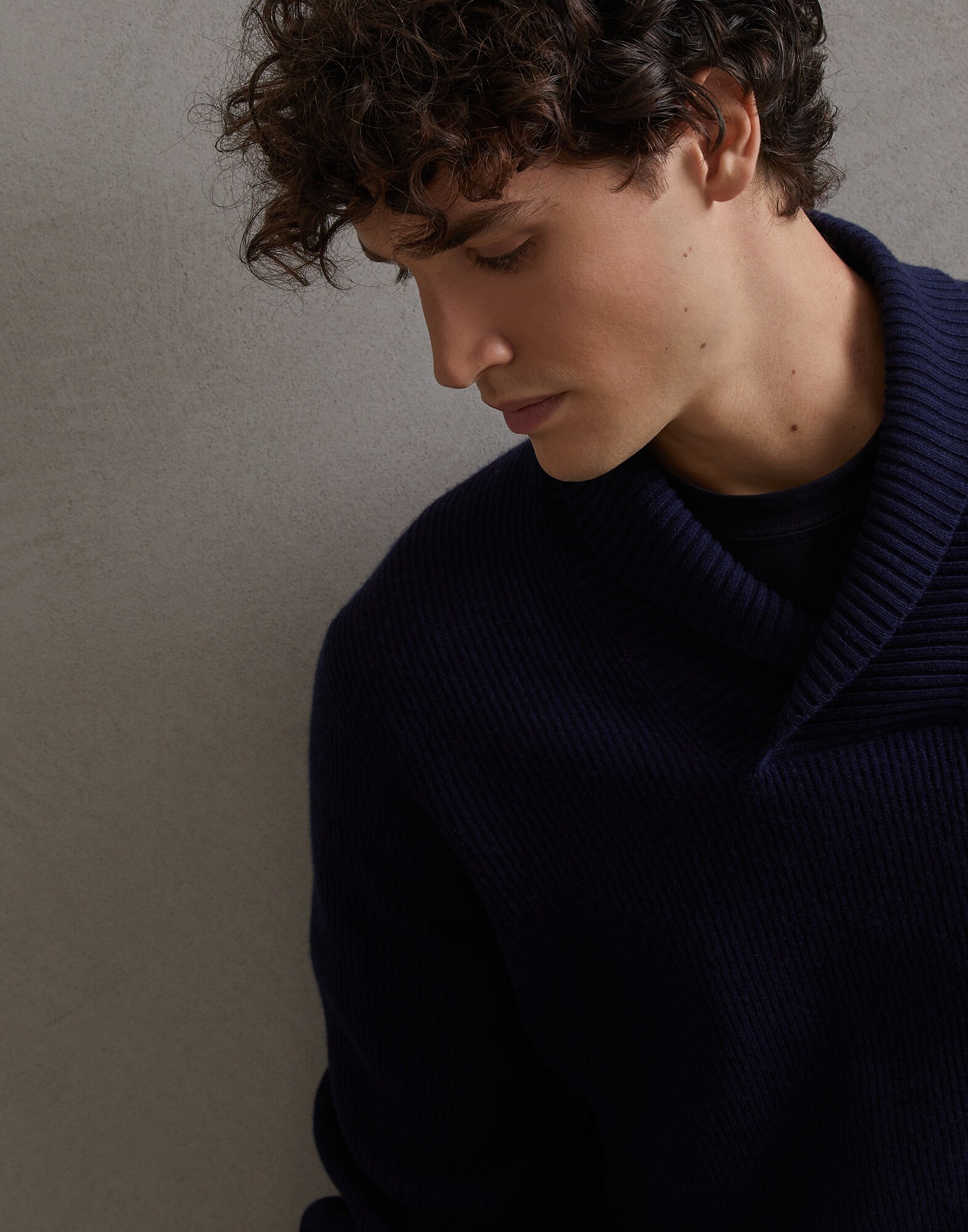 V-neck Sweater - Detail