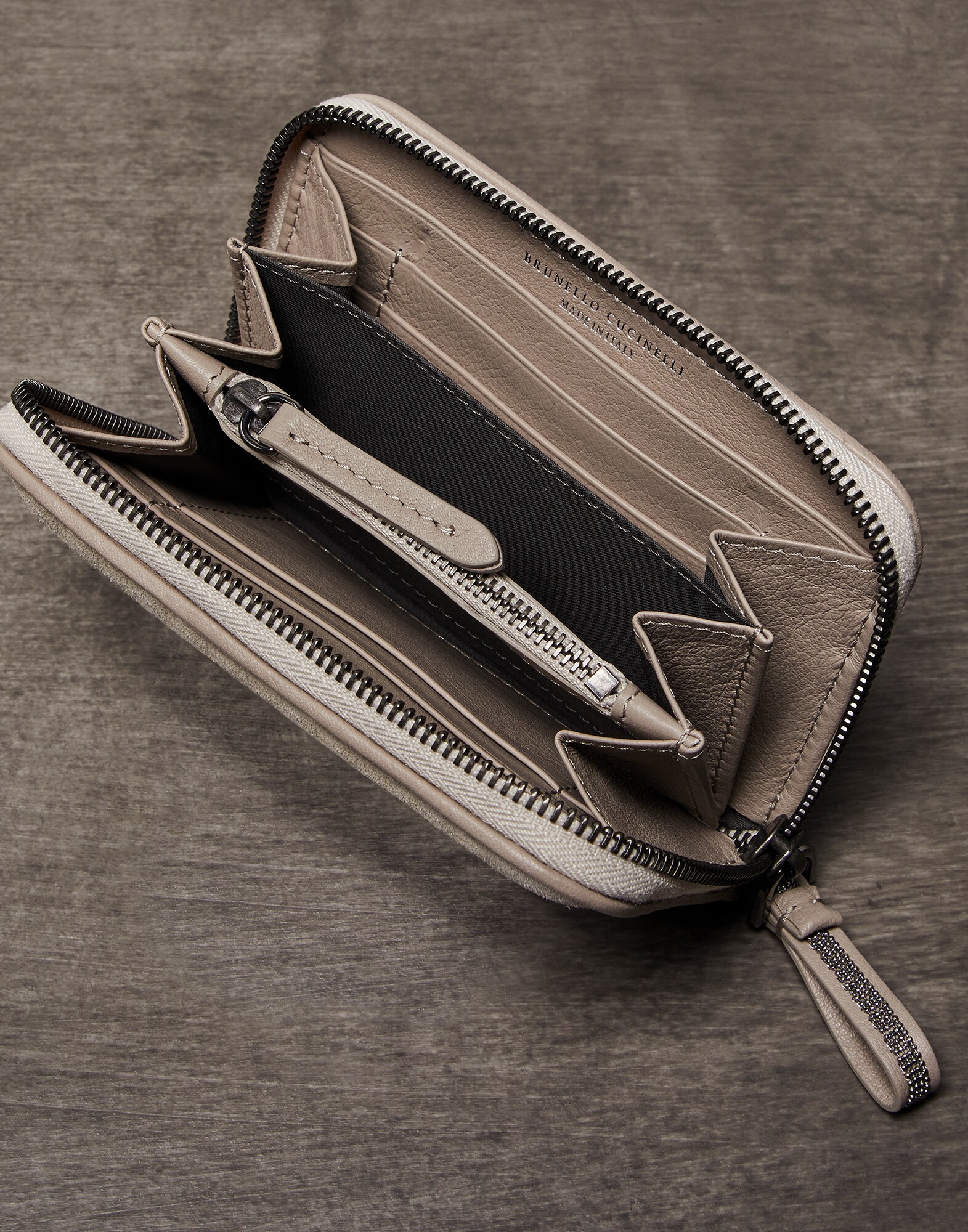 Wallet - Full look