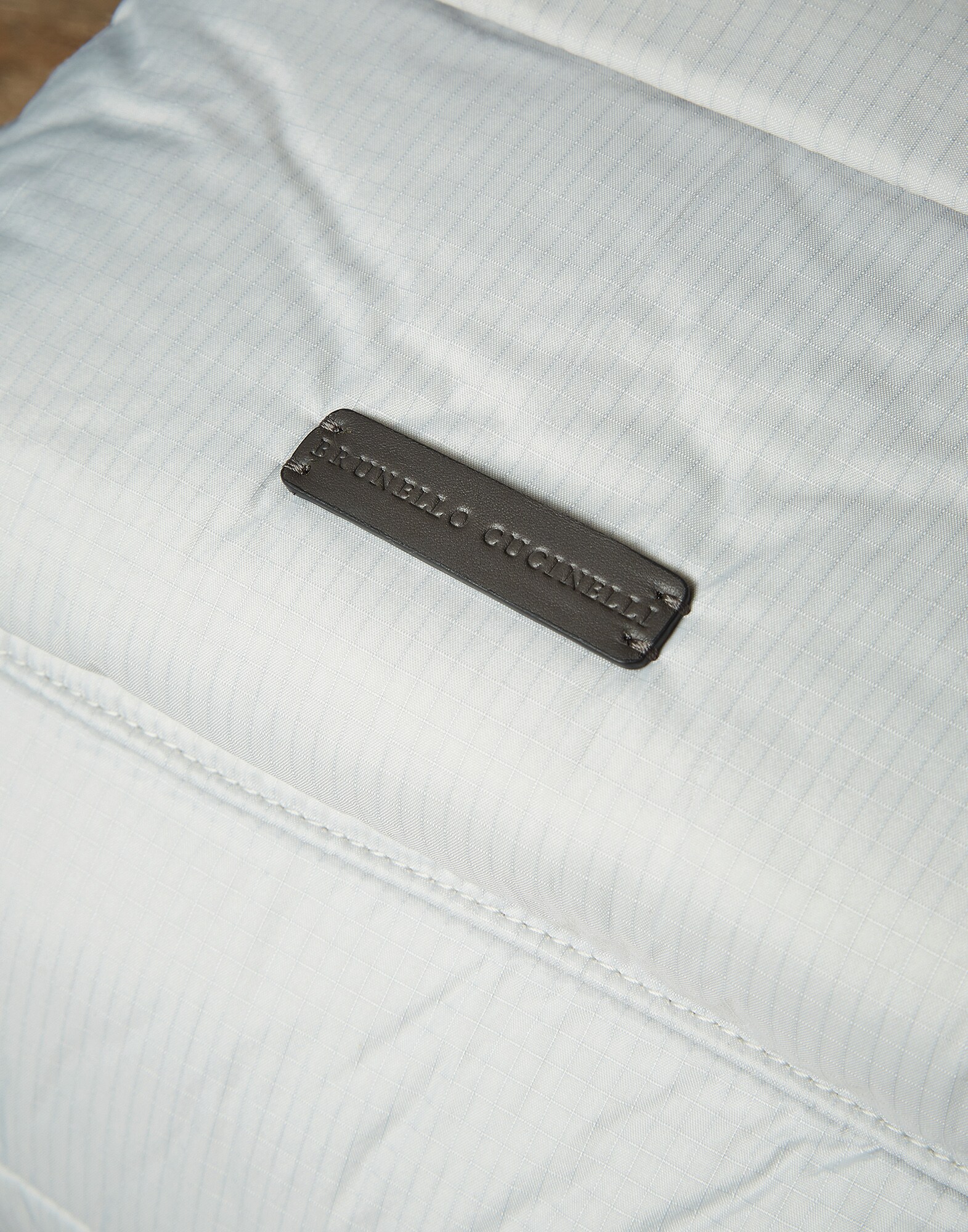 Bolsos Shopping Gris Lifestyle 2 - Brunello Cucinelli