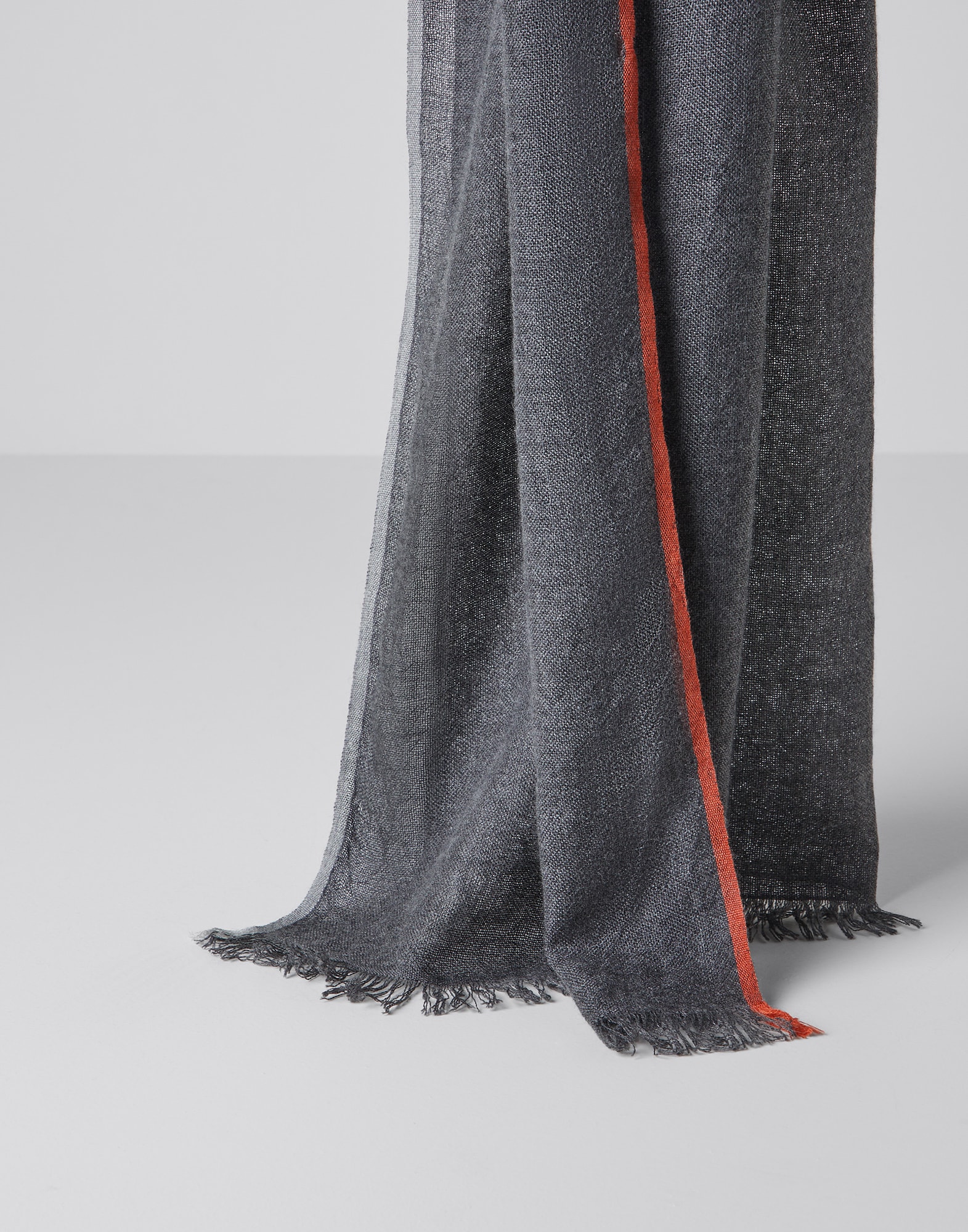 Scarf with selvedge