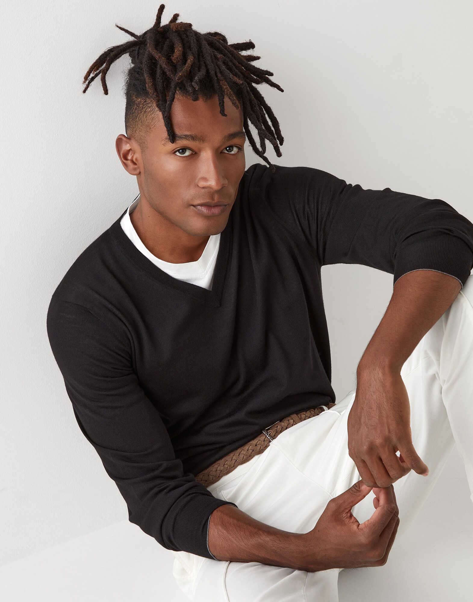 V-neck - Editorial view
