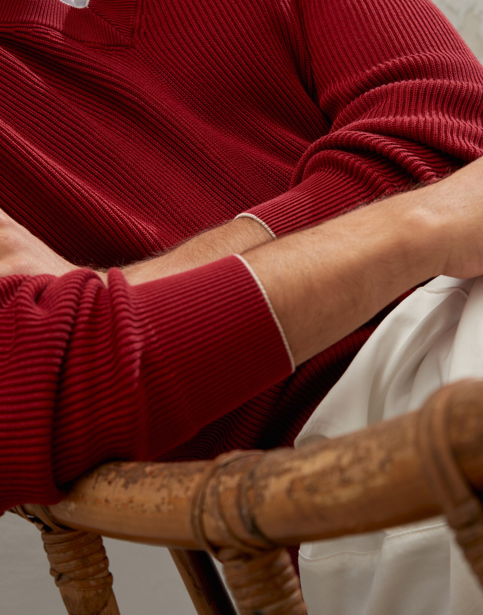 V-neck - Detail view