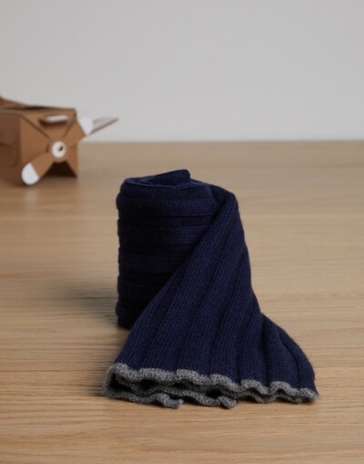 Gloves & Scarves - Front view