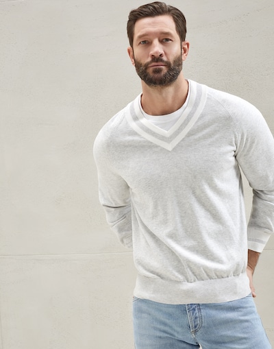 V-neck - Front view