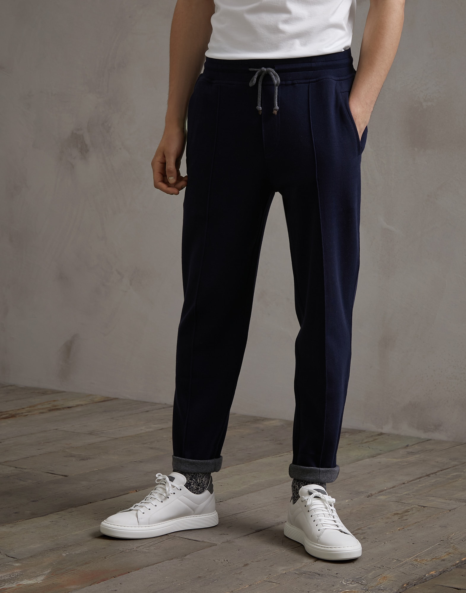 Trousers with crête