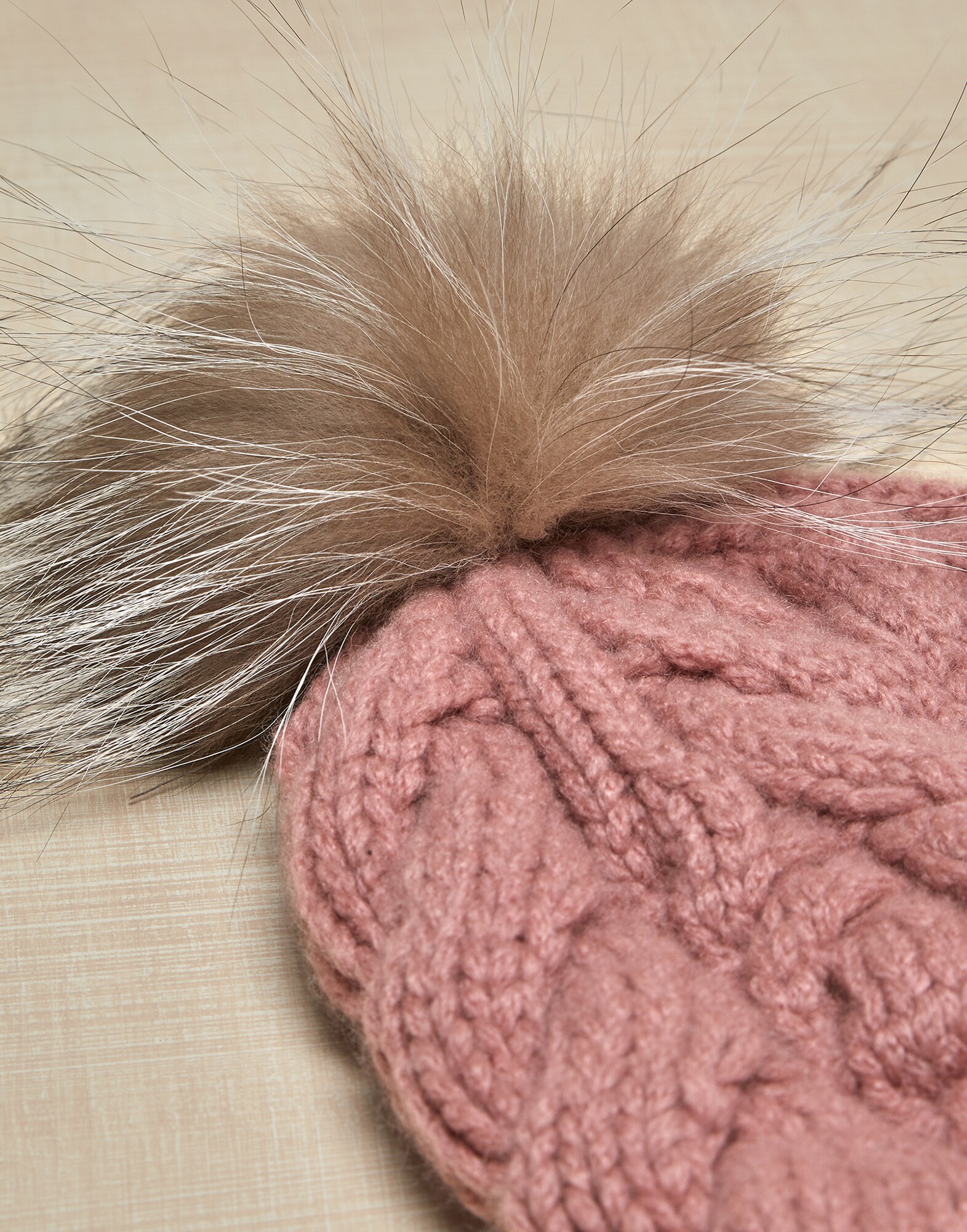 Gloves & Hats - Detail