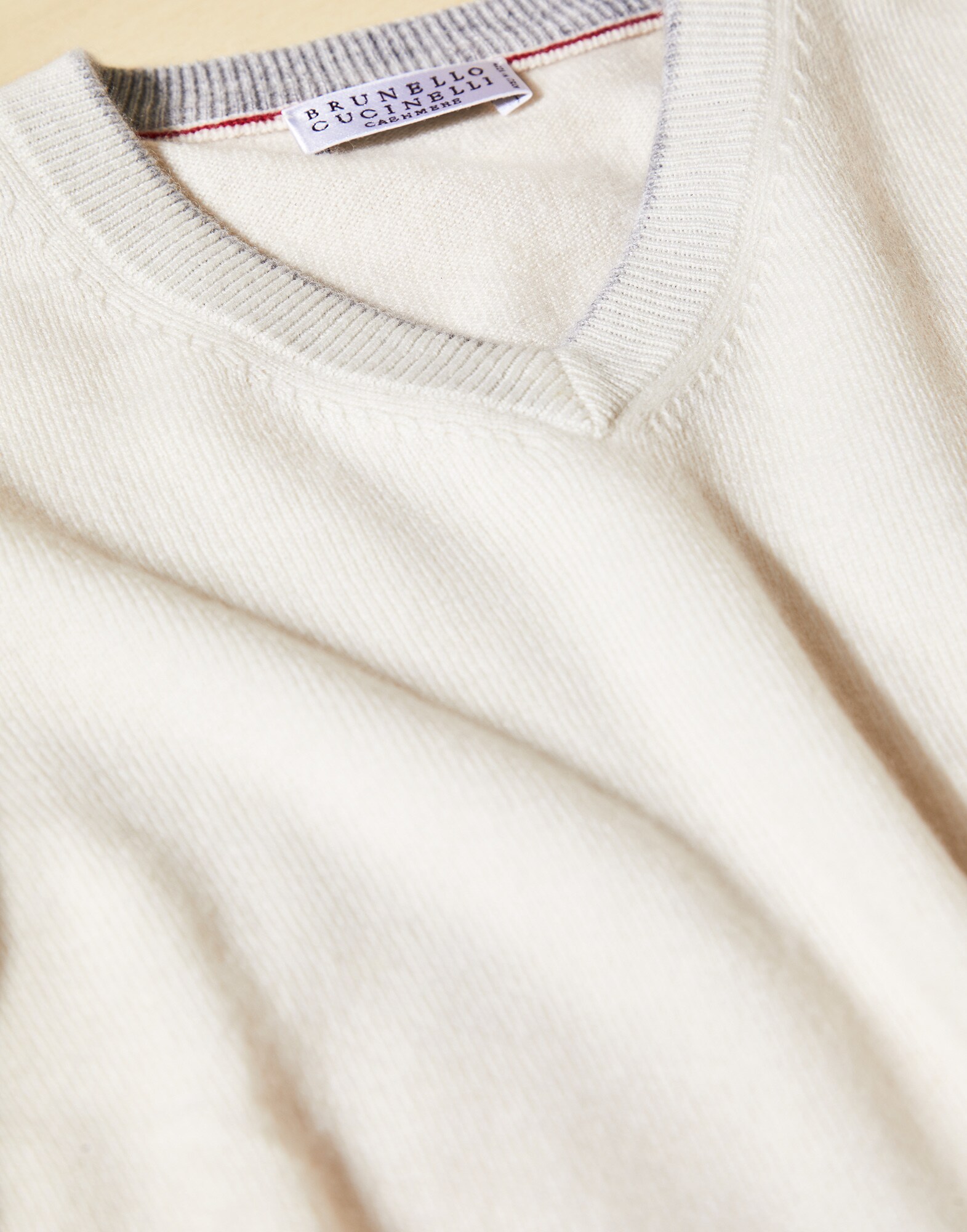 V-neck Sweater - Detail view
