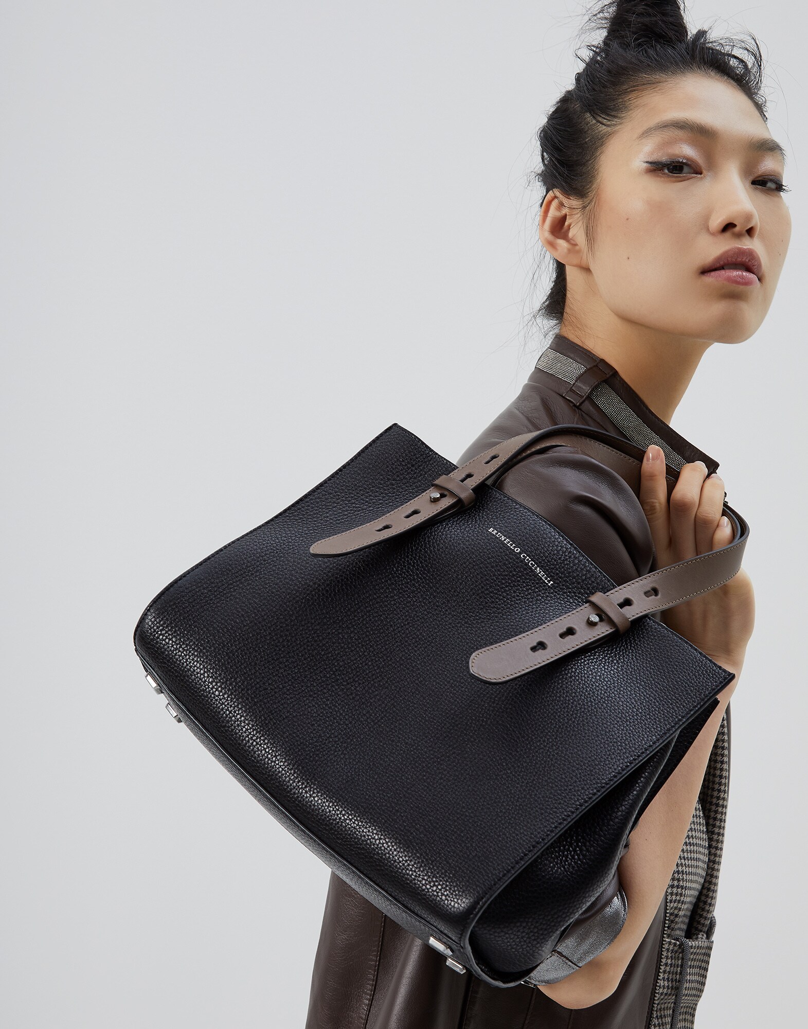 Shopper Bag Black Woman 4 - Brunello Cucinelli