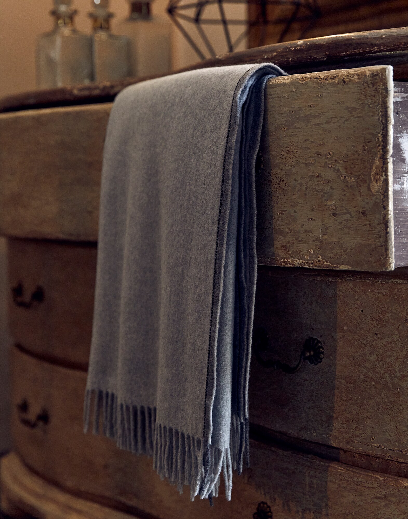 Throws Light Grey Lifestyle 0 - Brunello Cucinelli