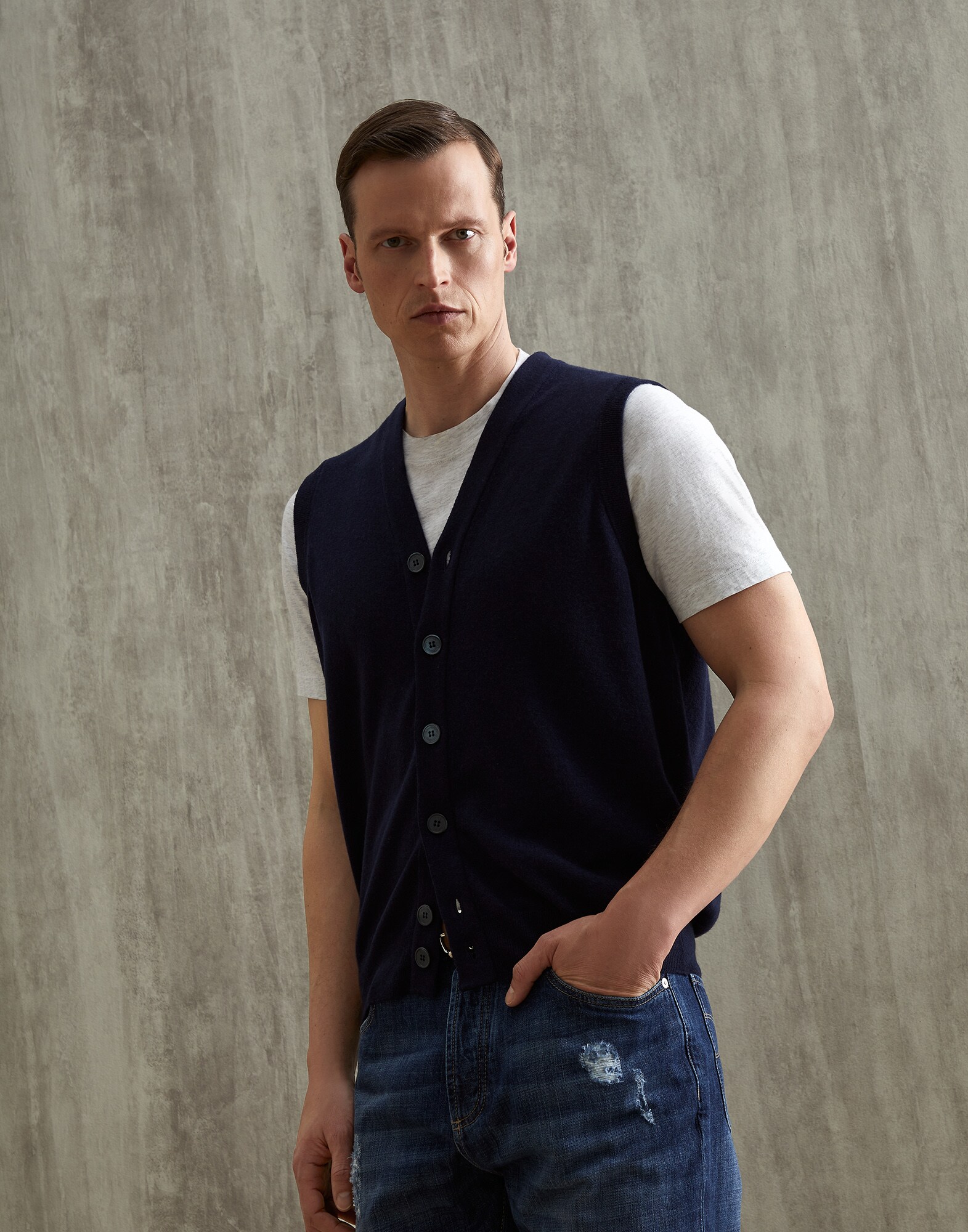 V-neck - Front view