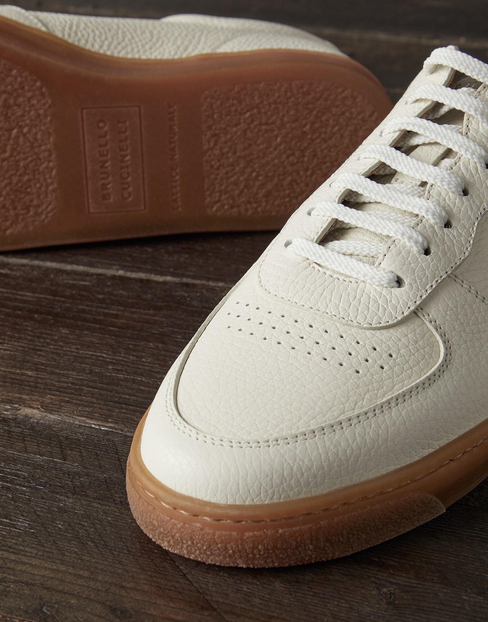 Sneakers - Detail view