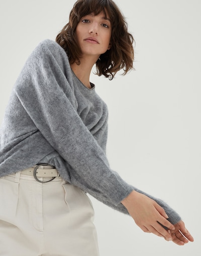 Crewneck - Editorial view