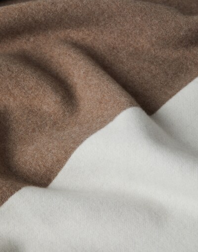 Cashmere Throw - Detail view