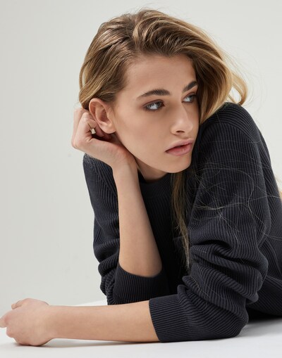 Crewneck - Editorial view