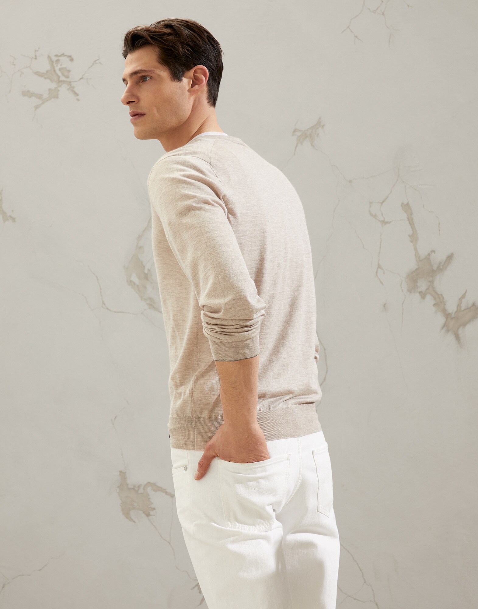 V-neck - Back view