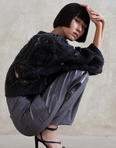Crewneck - Editorial view
