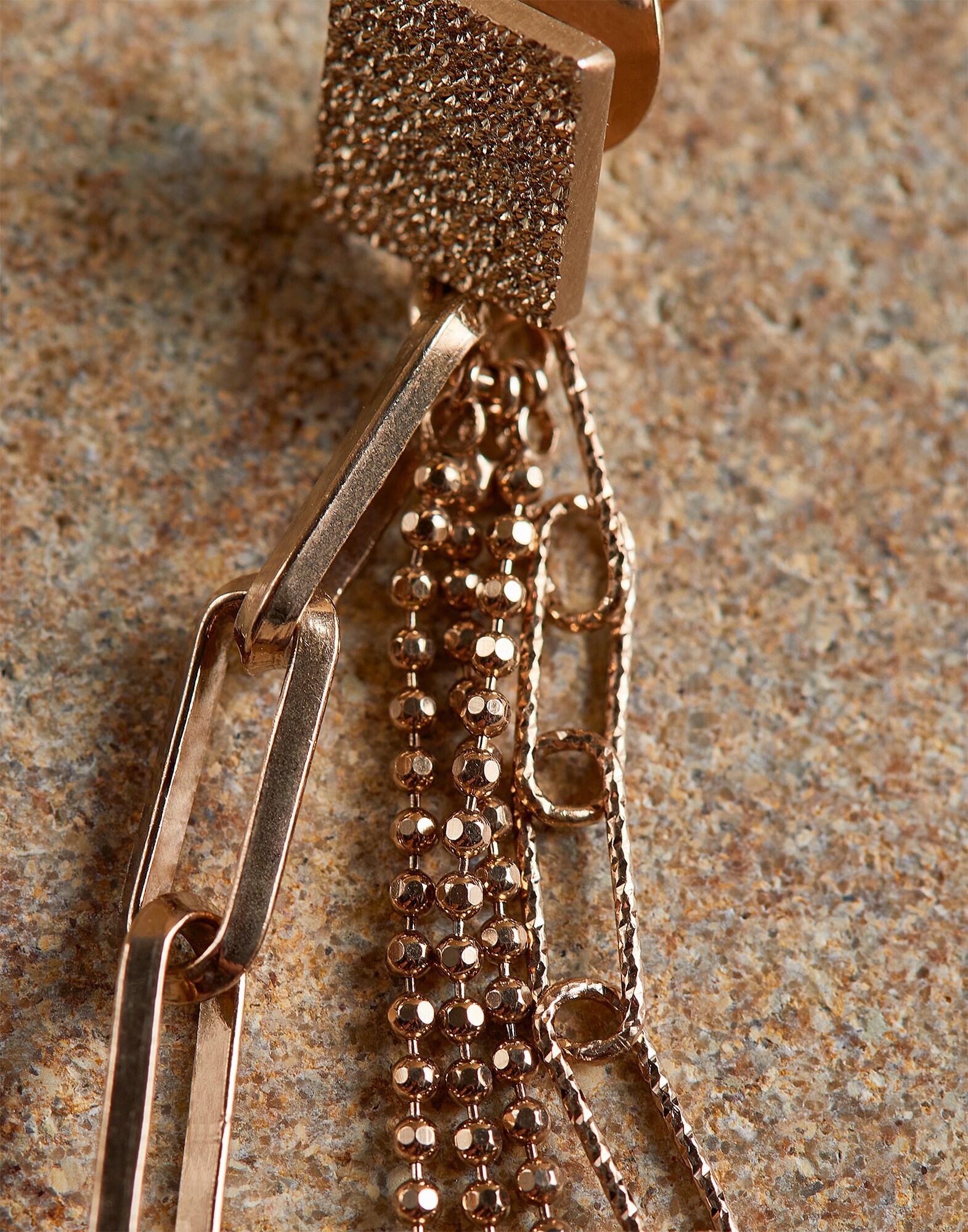 Earrings - Detail
