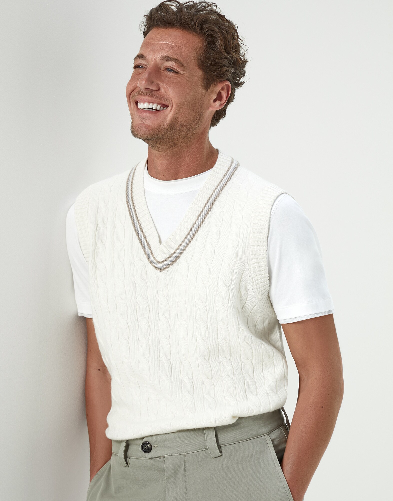 V-neck - Editorial view