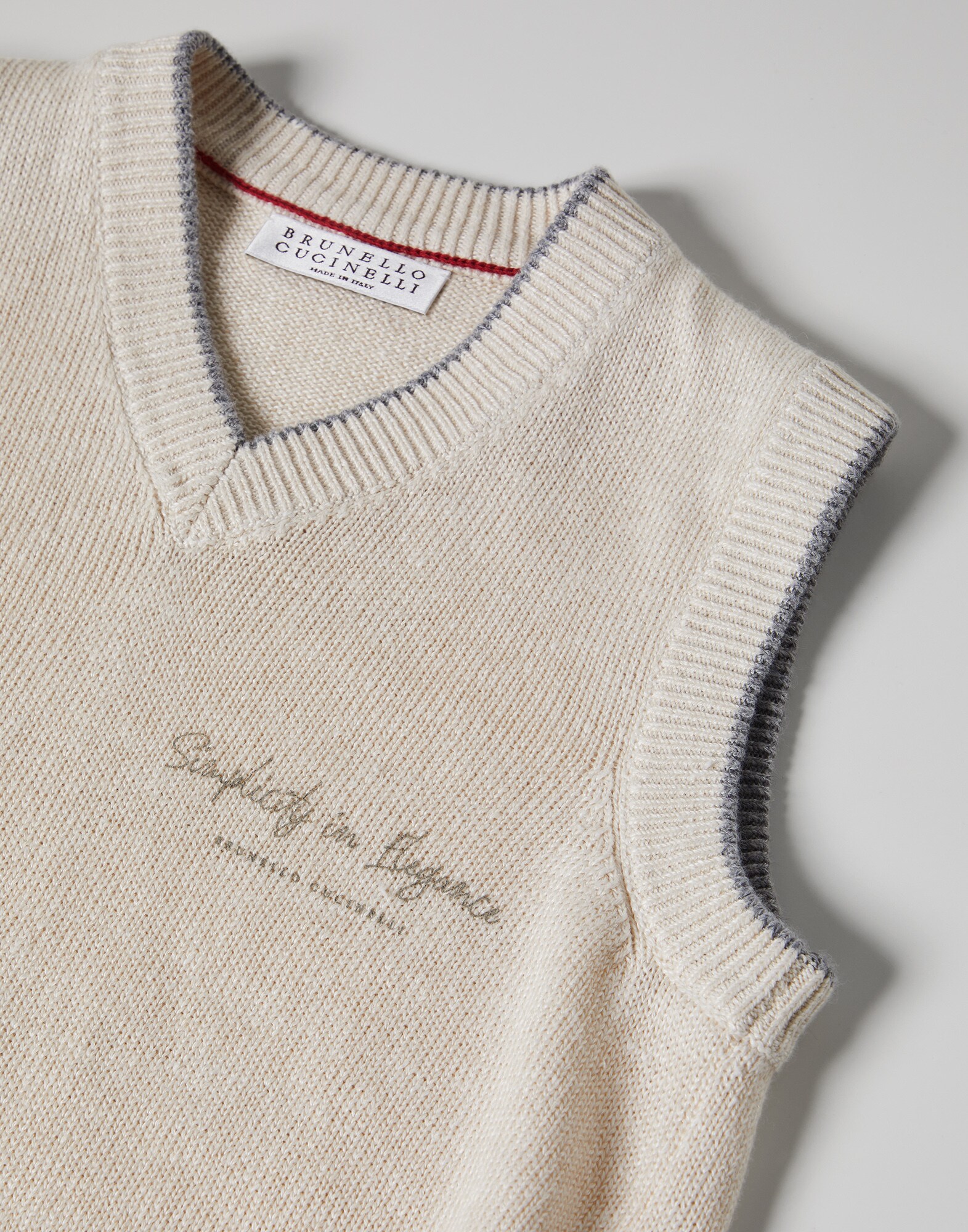 V-neck Sweater - Detail view