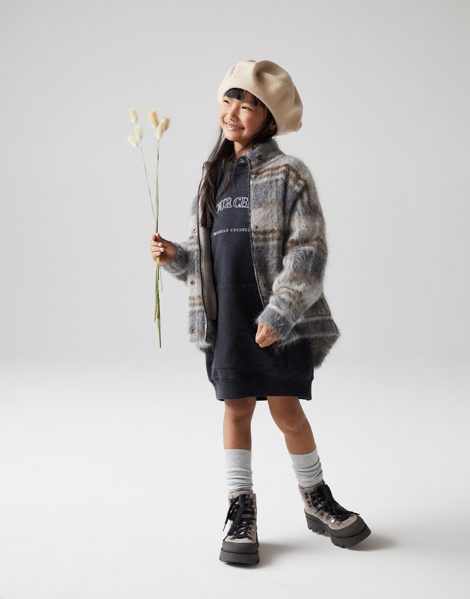 222FOUTFIT47 image number 0