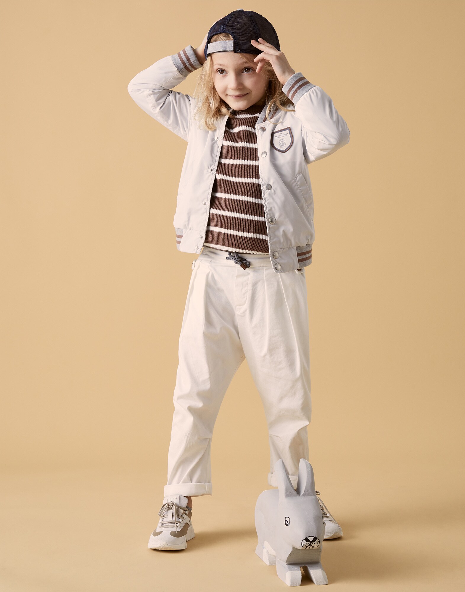 211HOUTFIT3 image number 0