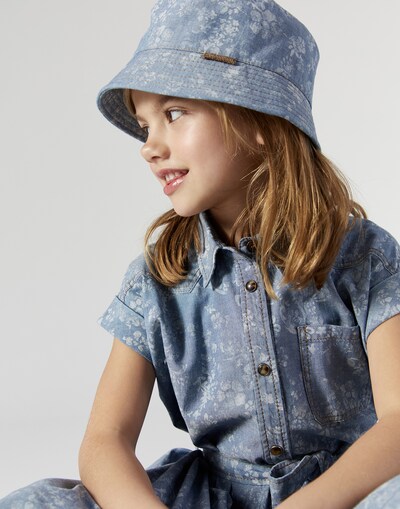 Hats & Gloves - Editorial view