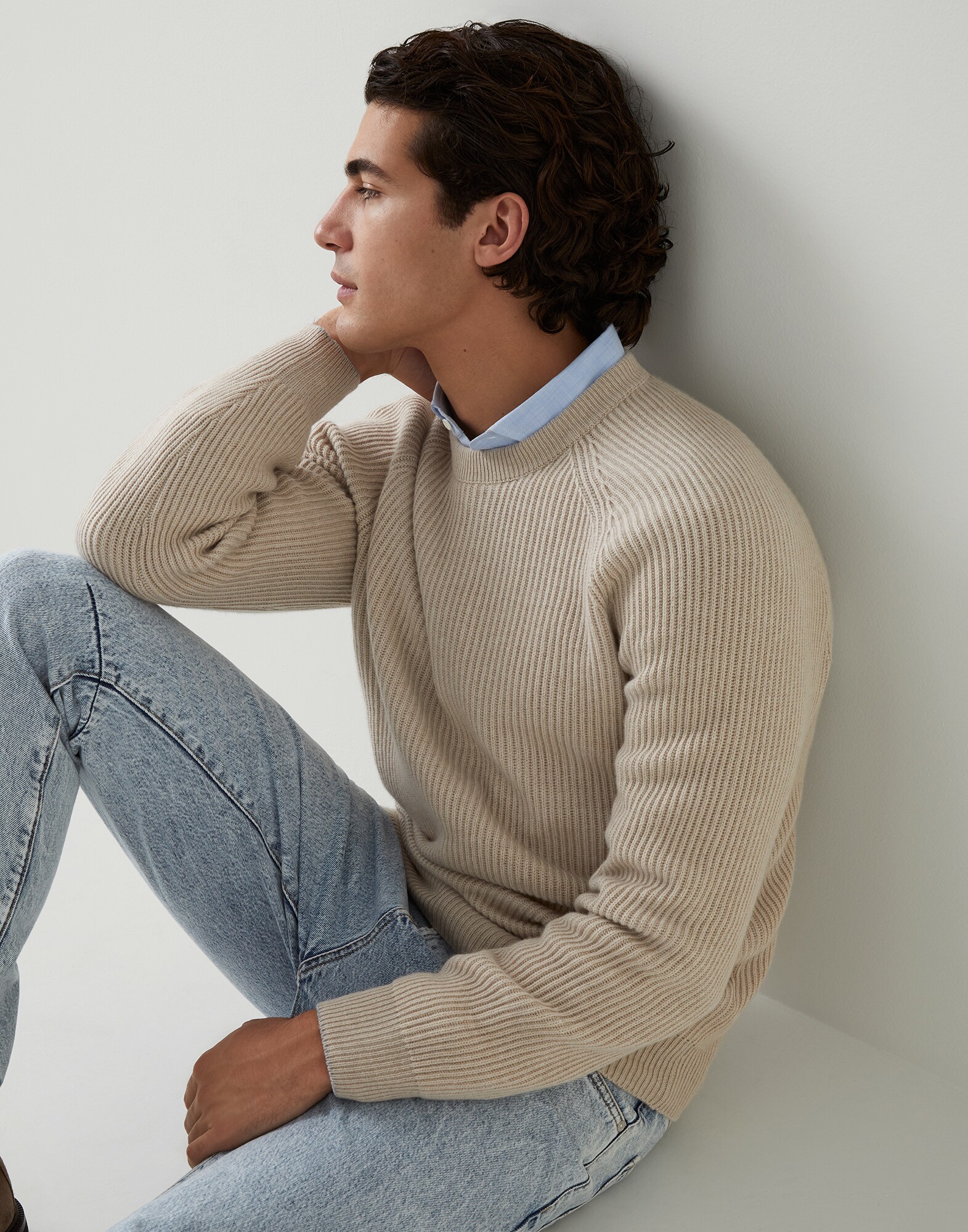 Crewneck - Editorial view