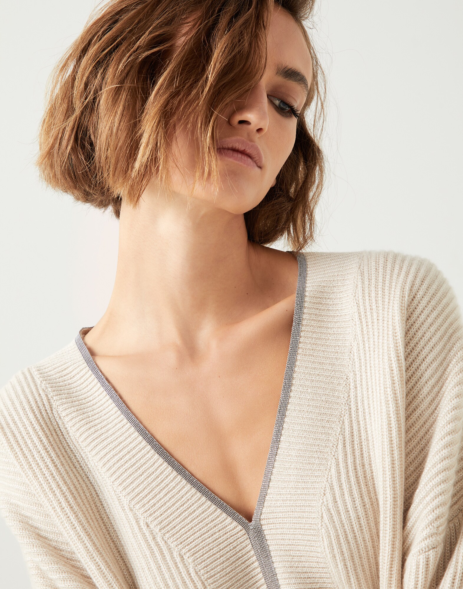 V-neck - Detail view