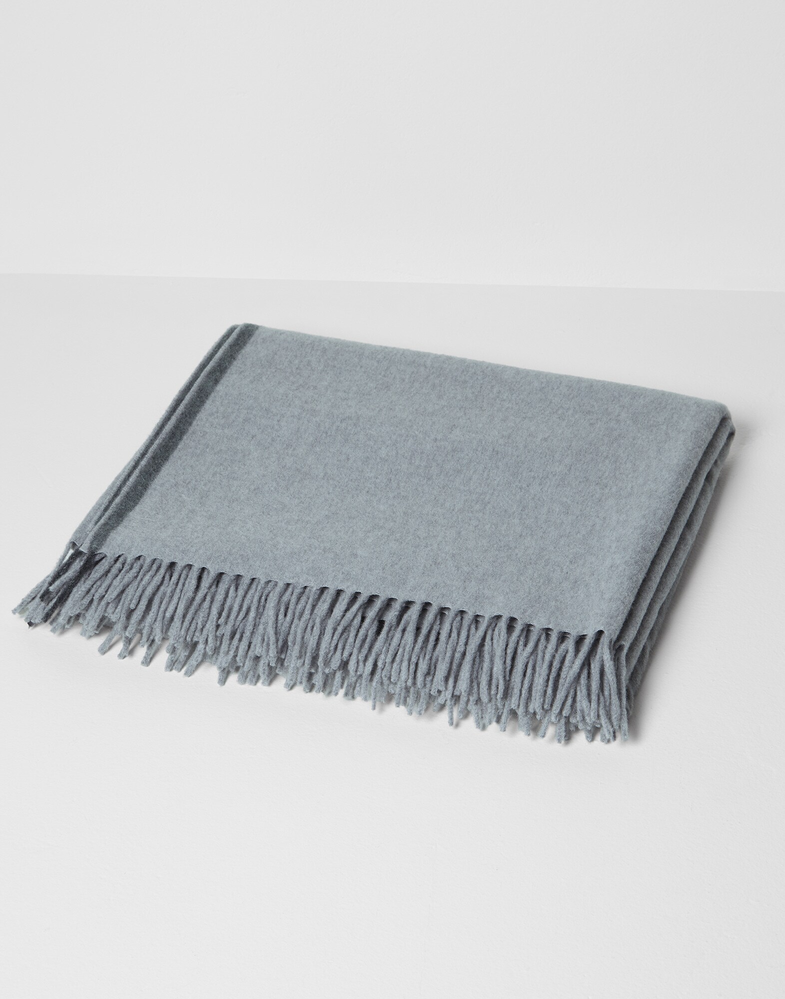 Throws - Front view