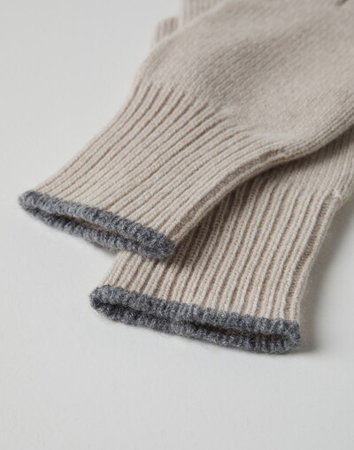 Gloves - Detail view