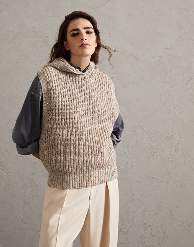 Pull avec Capuche - Vue frontale
