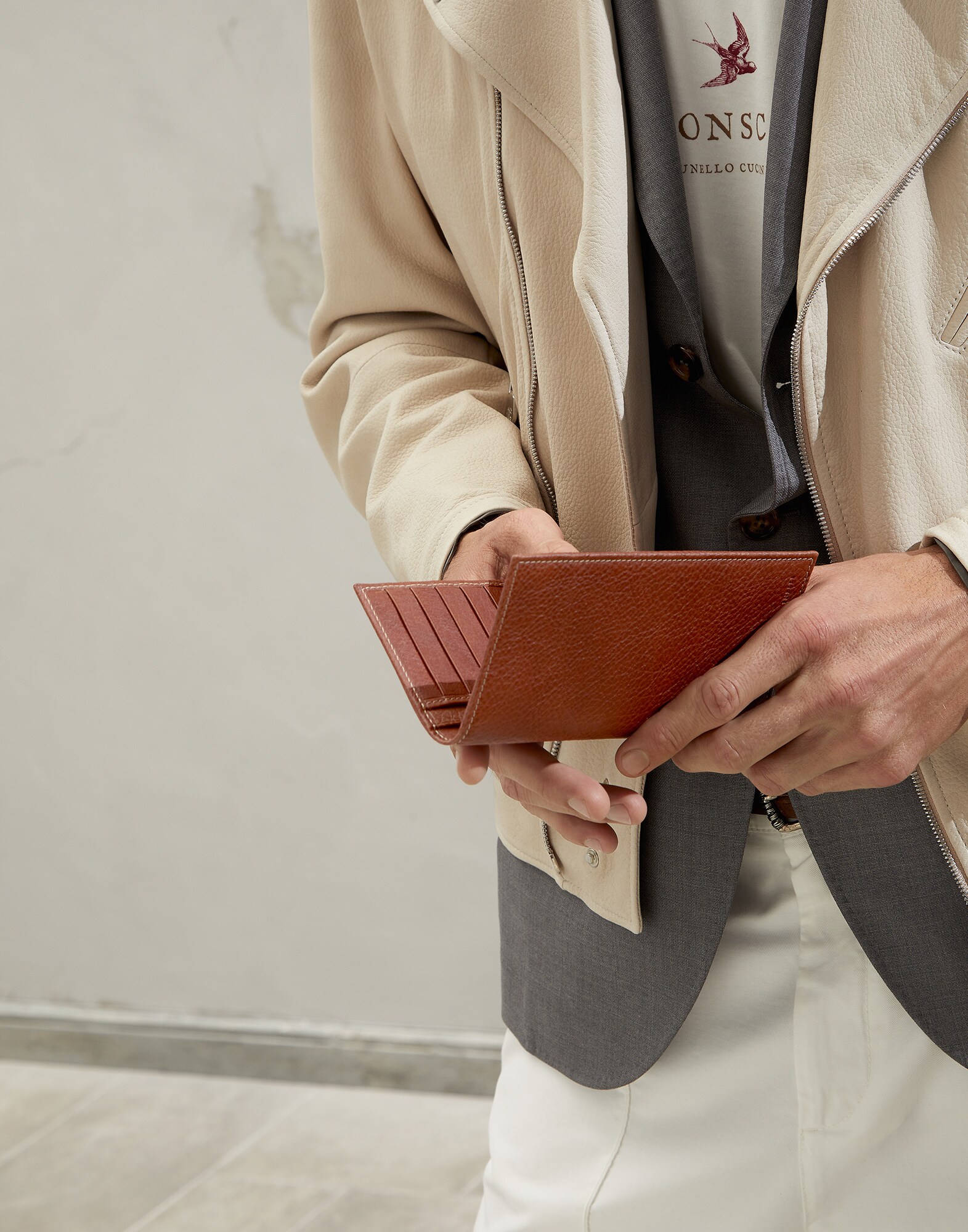 Card Holder - Editorial view