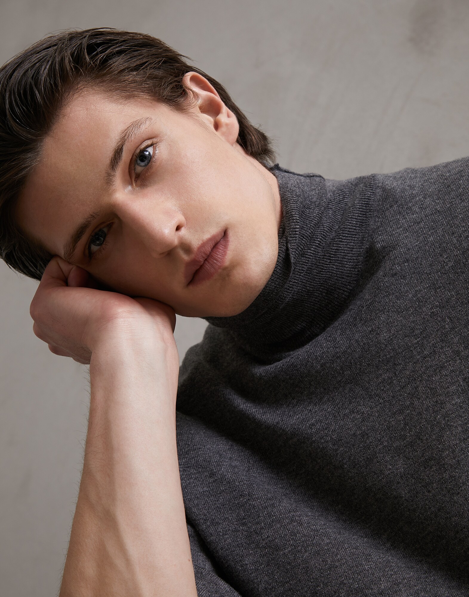High Neck Sweater - Detail