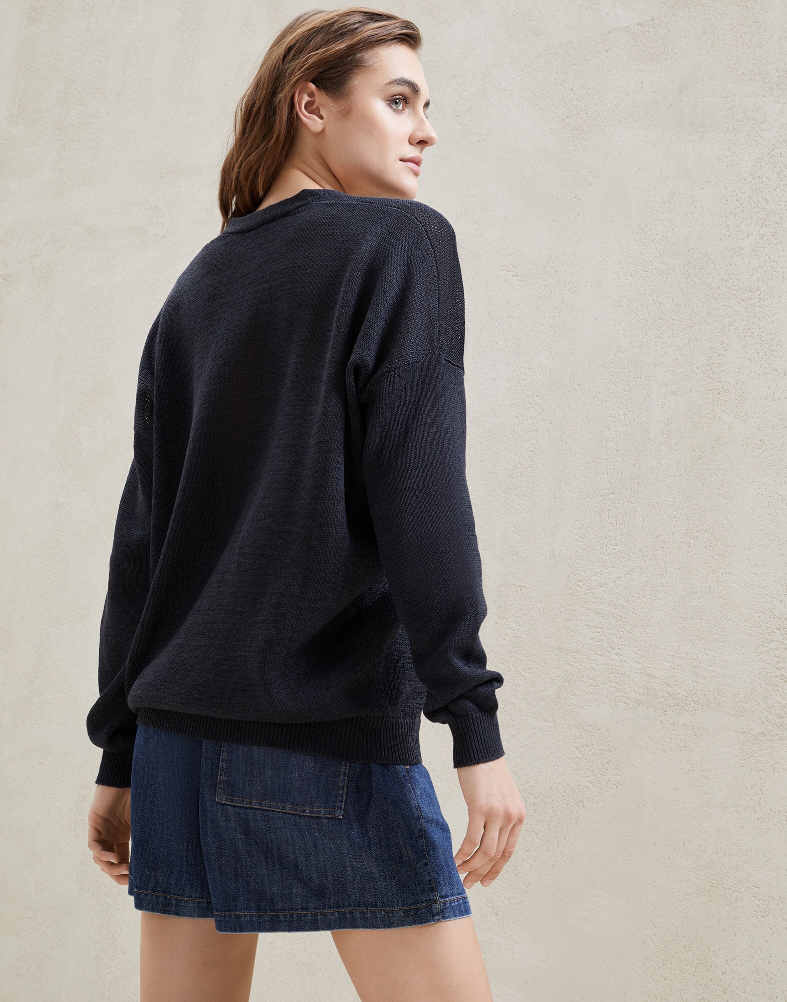 V-neck - Back view