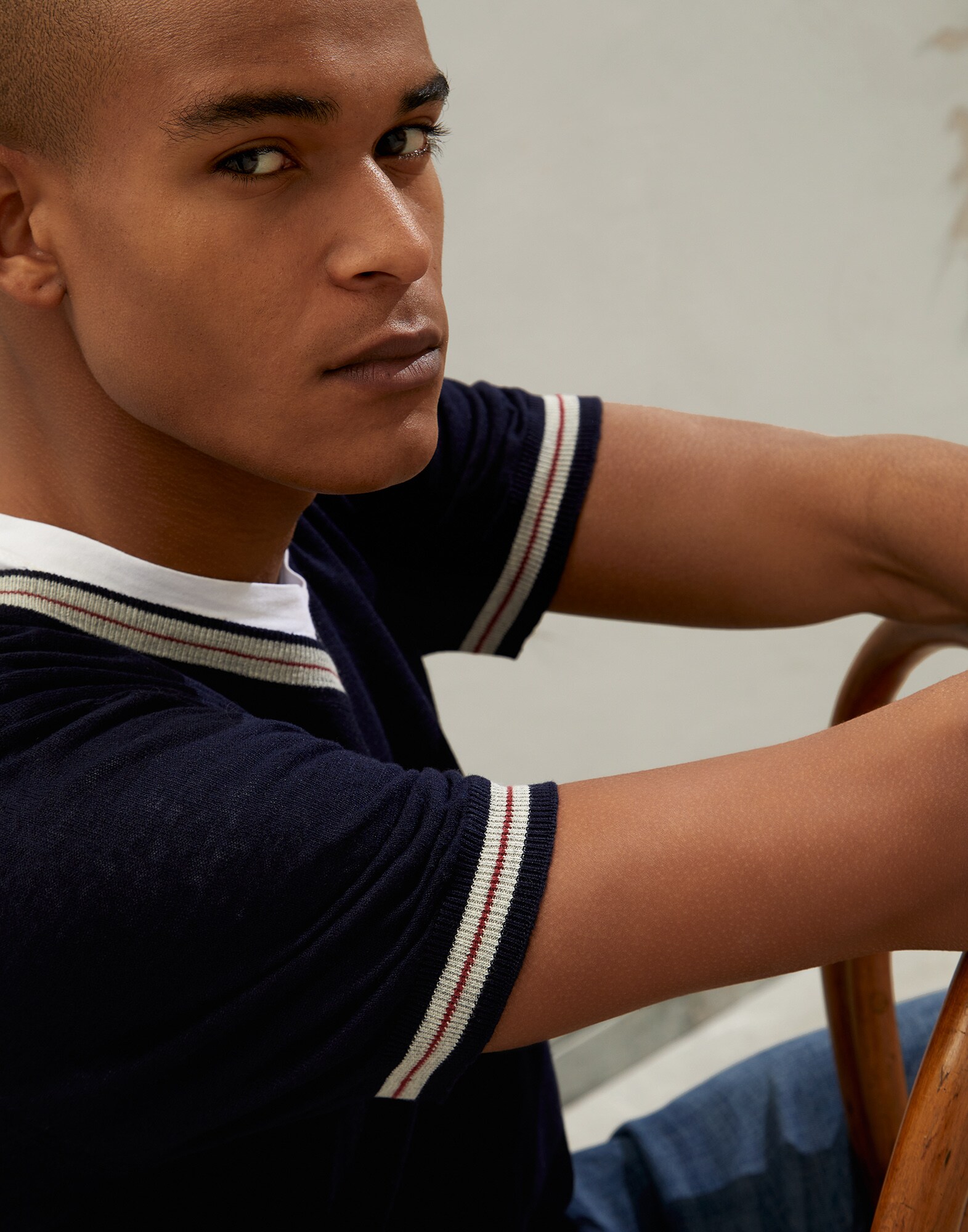 V-neck - Detail view
