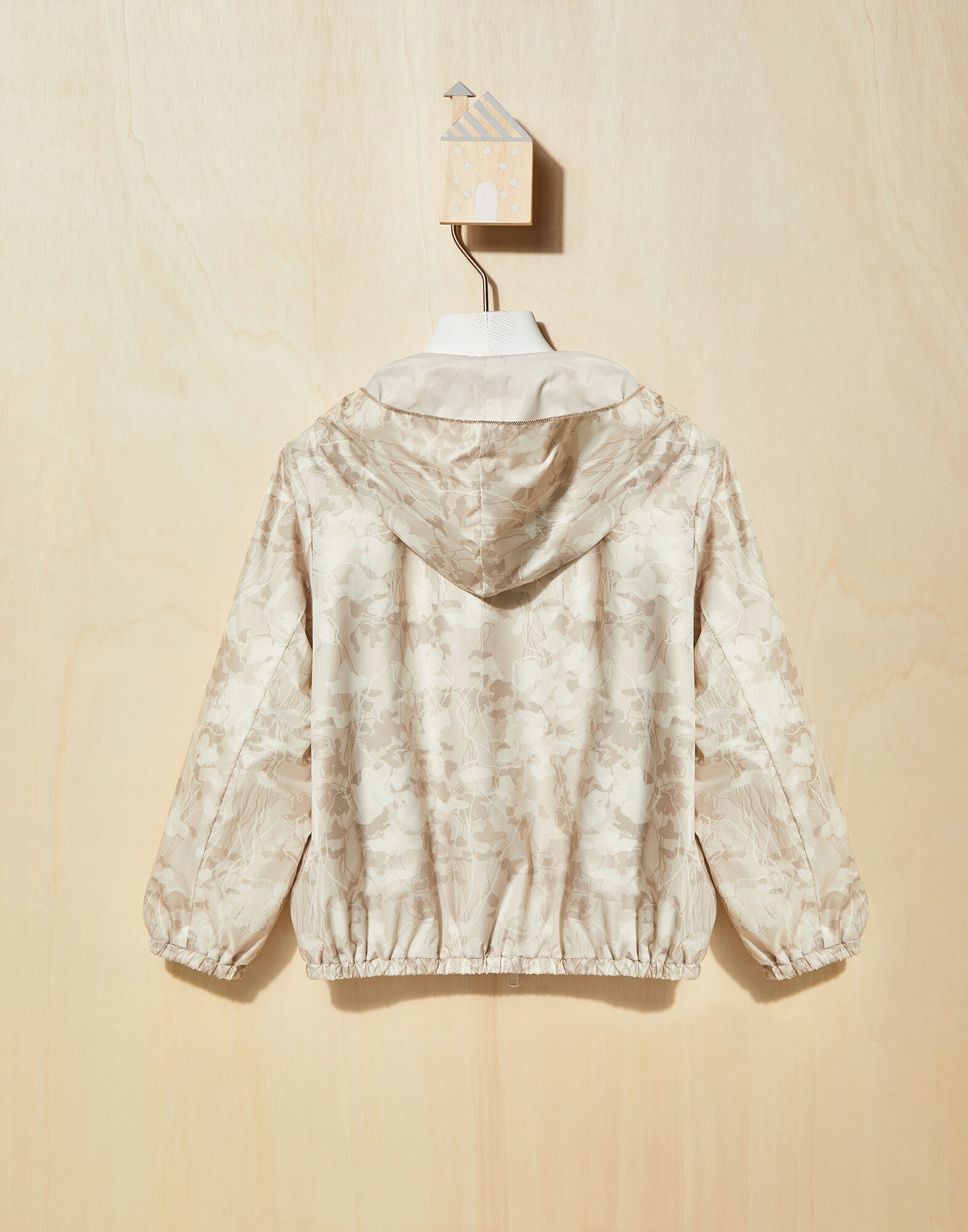 Outerwear - Vista trasera