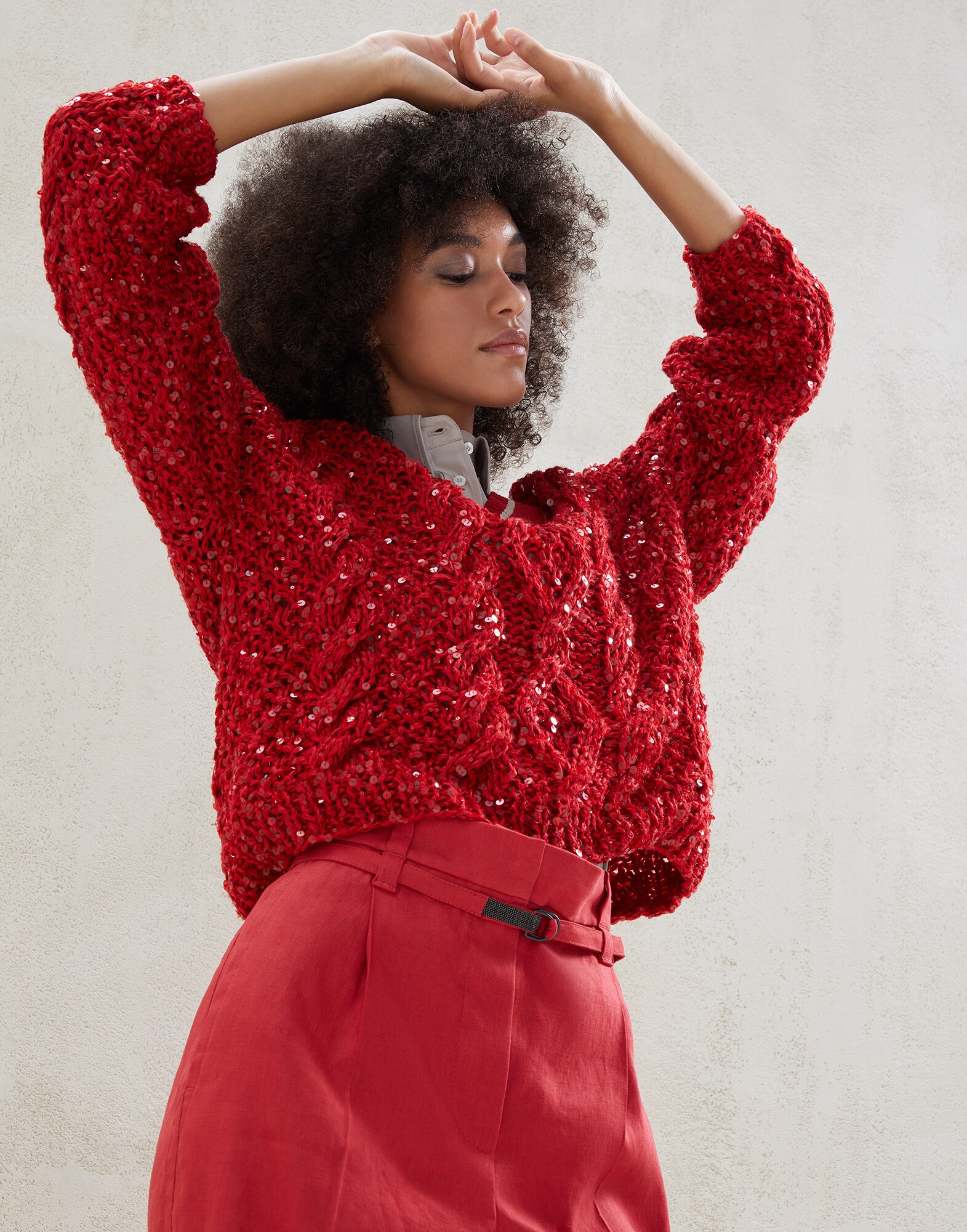 V-neck - Editorial view