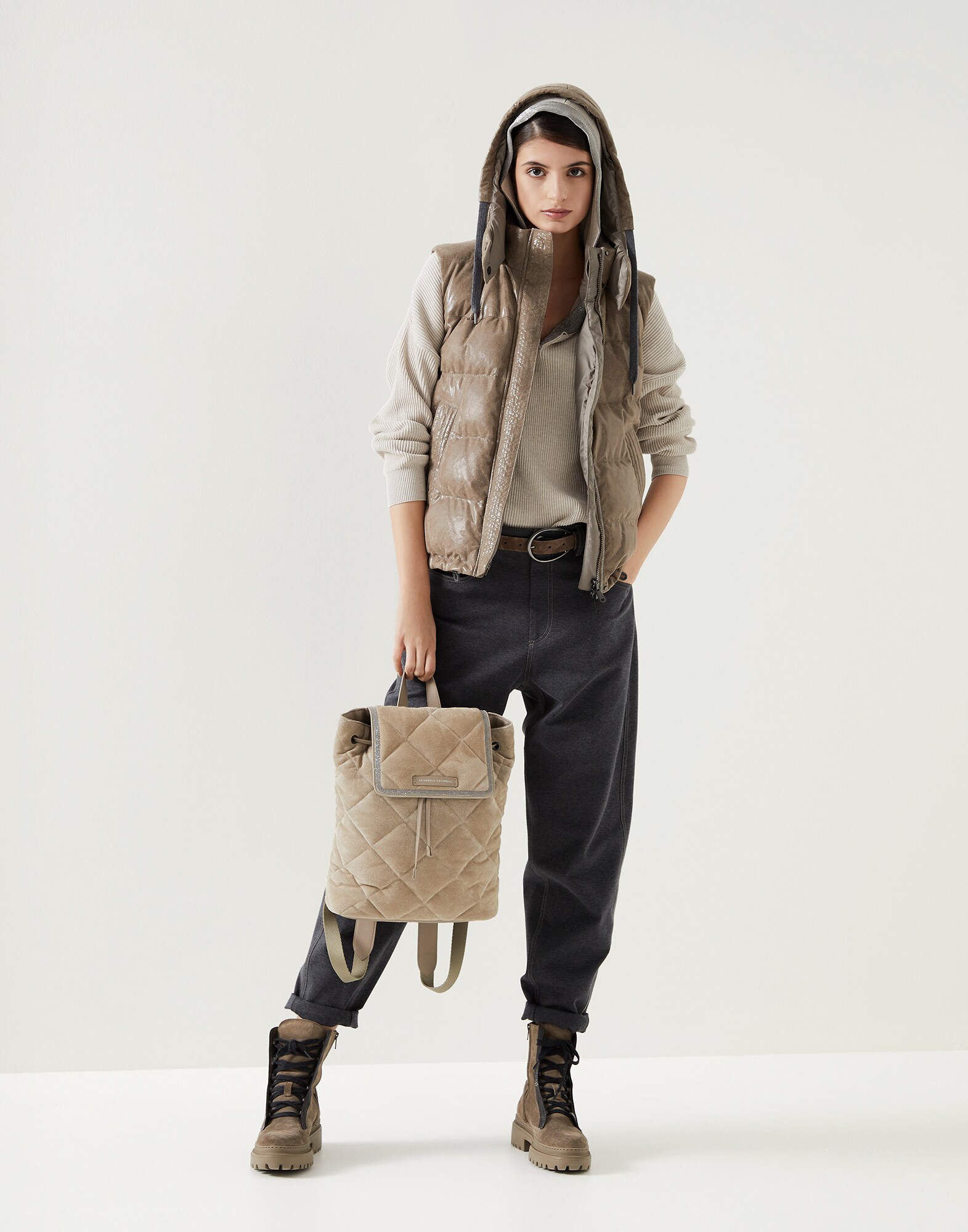 212WOUTFITC02 image number 0