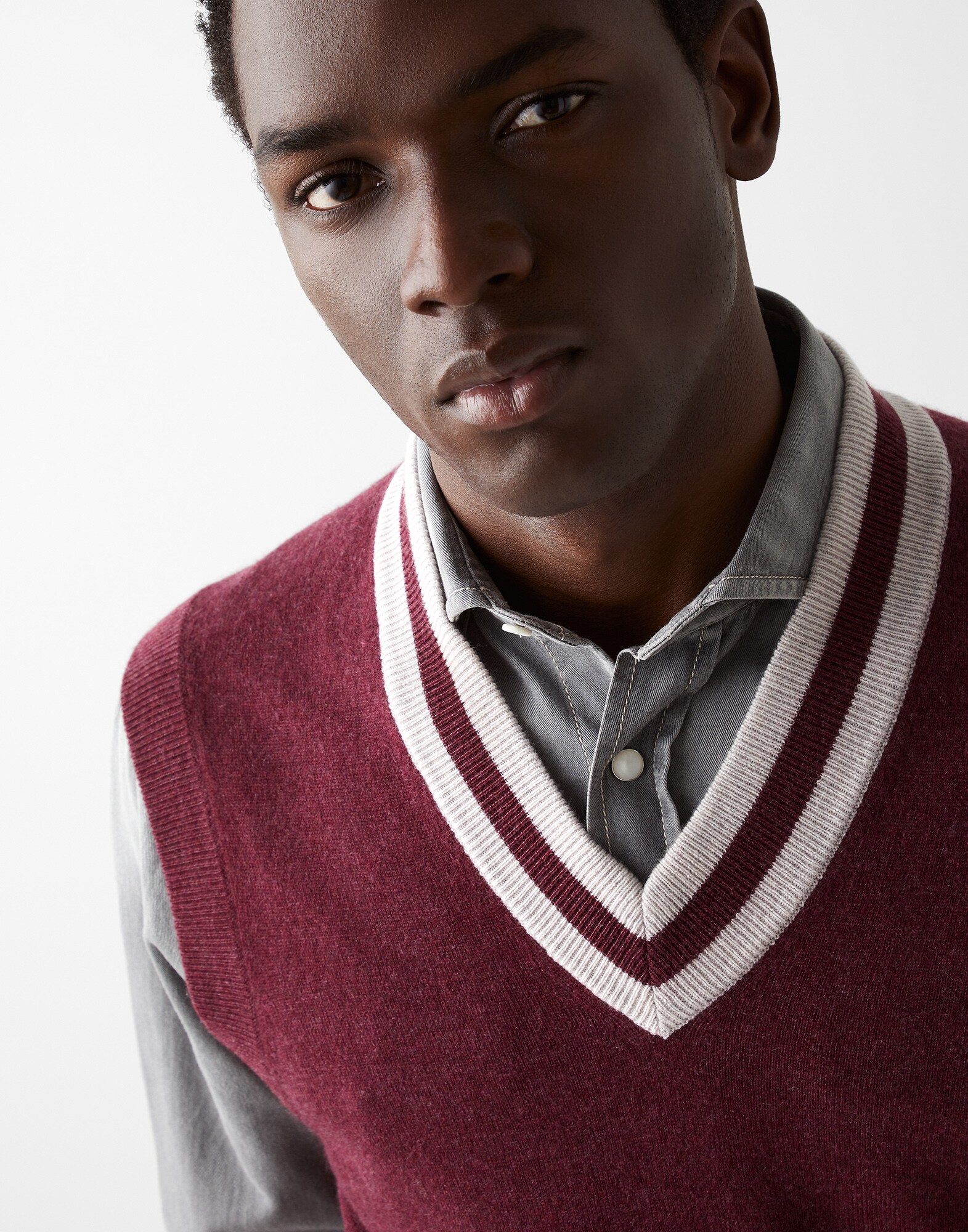 V-neck - Detail view