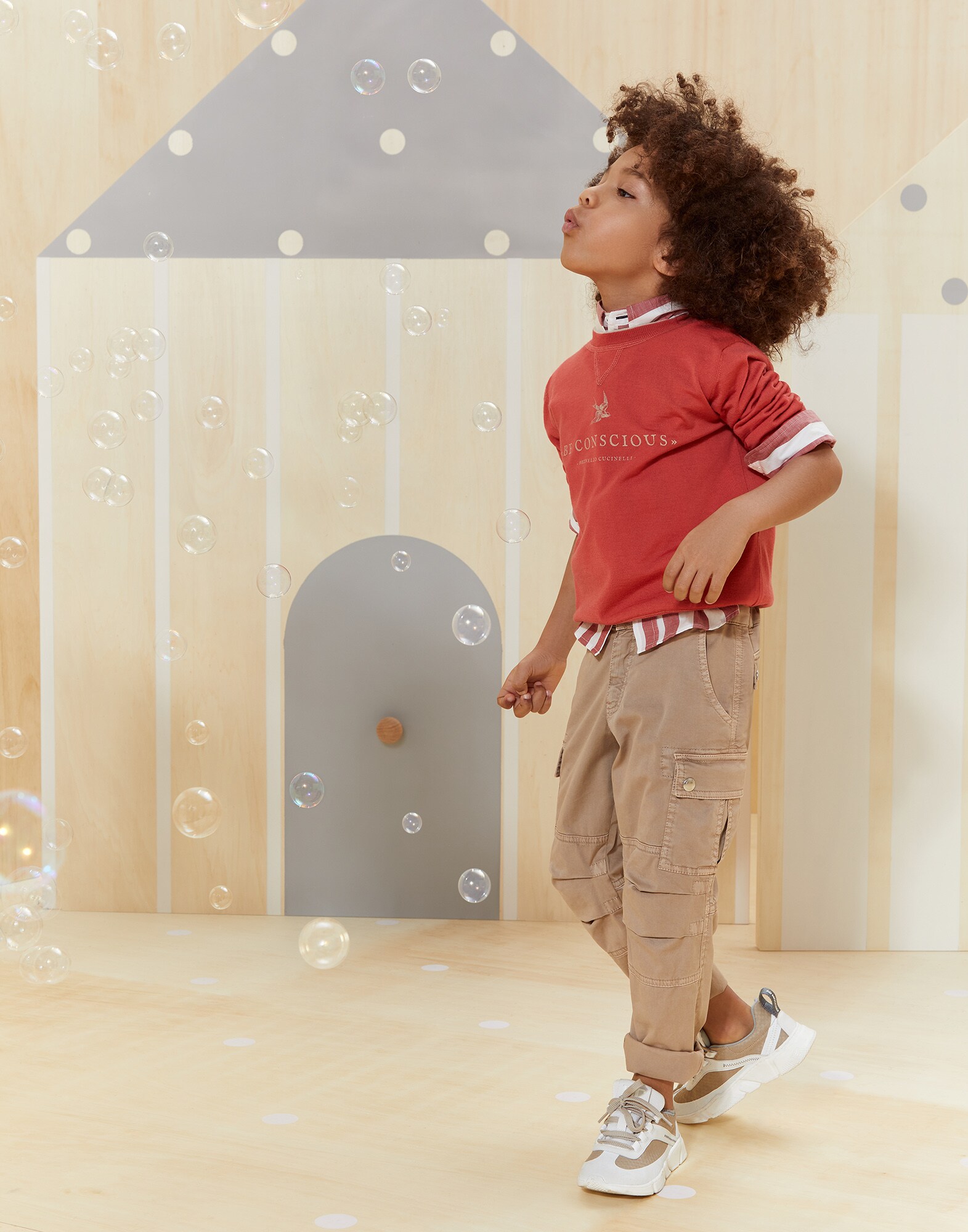211HOUTFIT48 image number 0