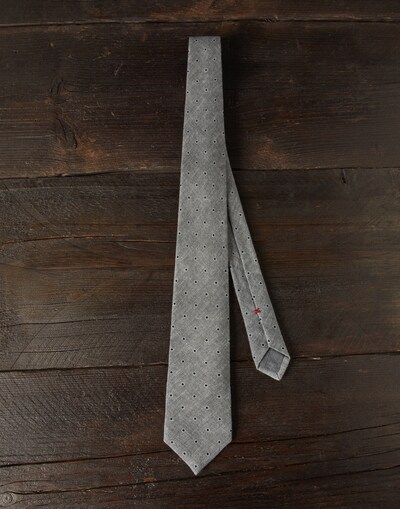 Corbata - Vista frontal