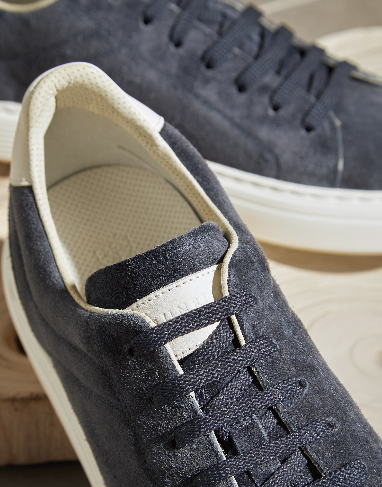 Sneakers - Detail view