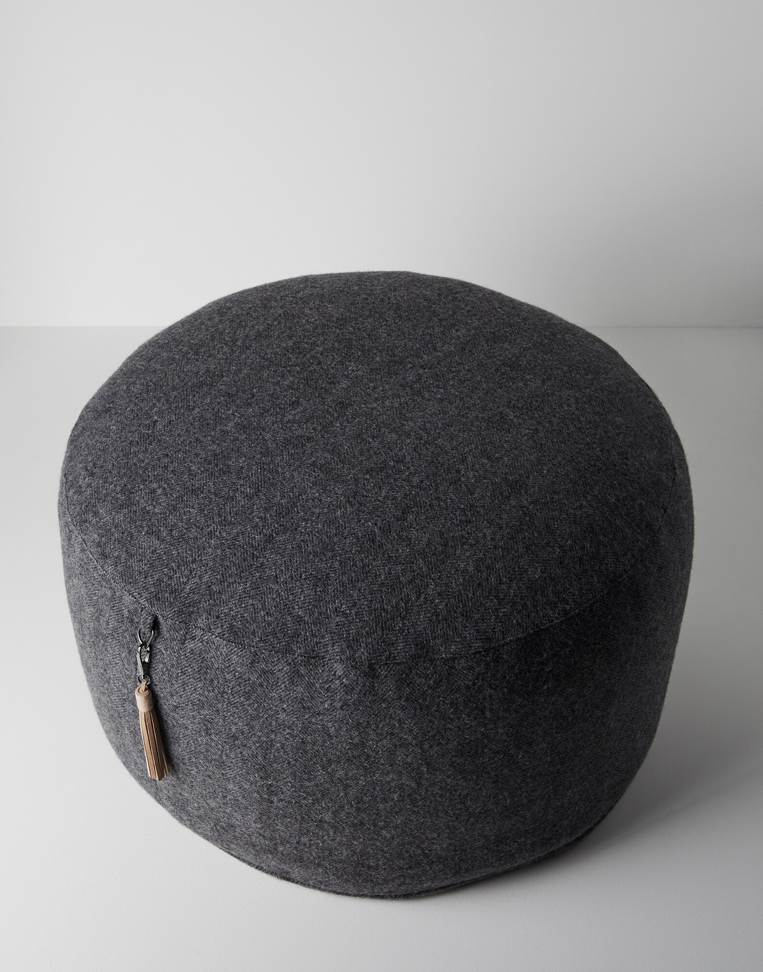 Poufs - Back view