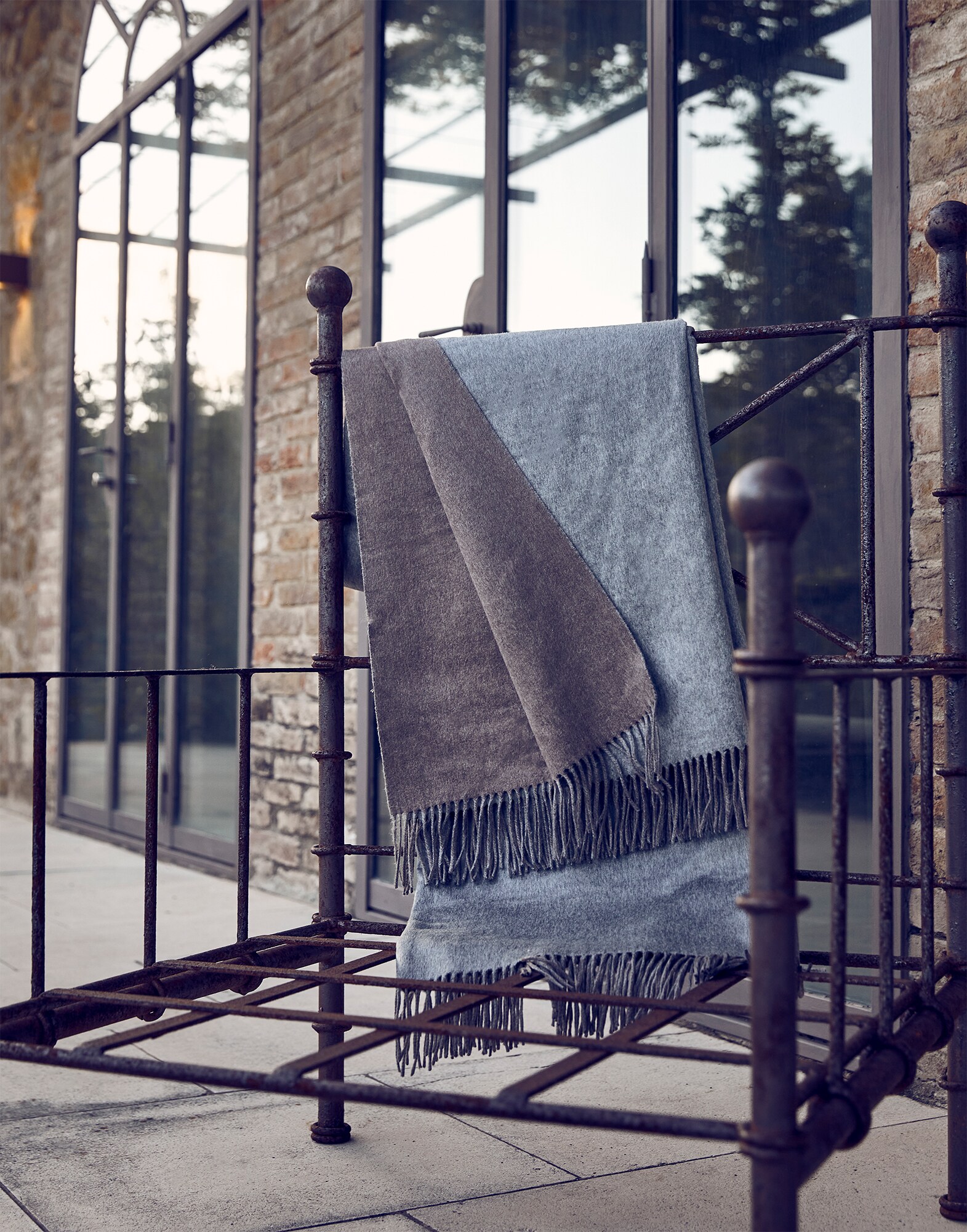 Throws Grey Lifestyle 0 - Brunello Cucinelli