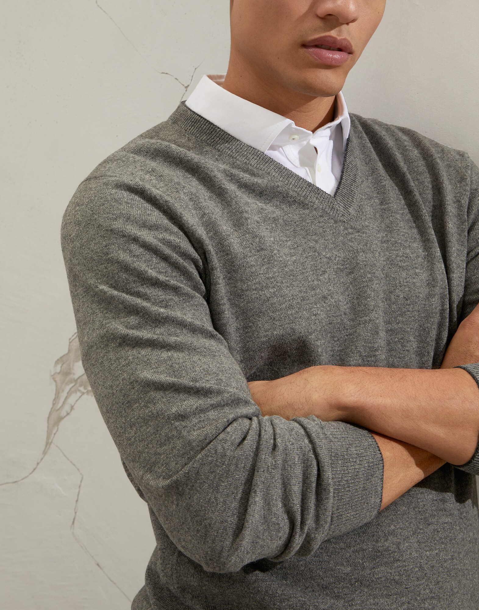 V-neck - Detail view