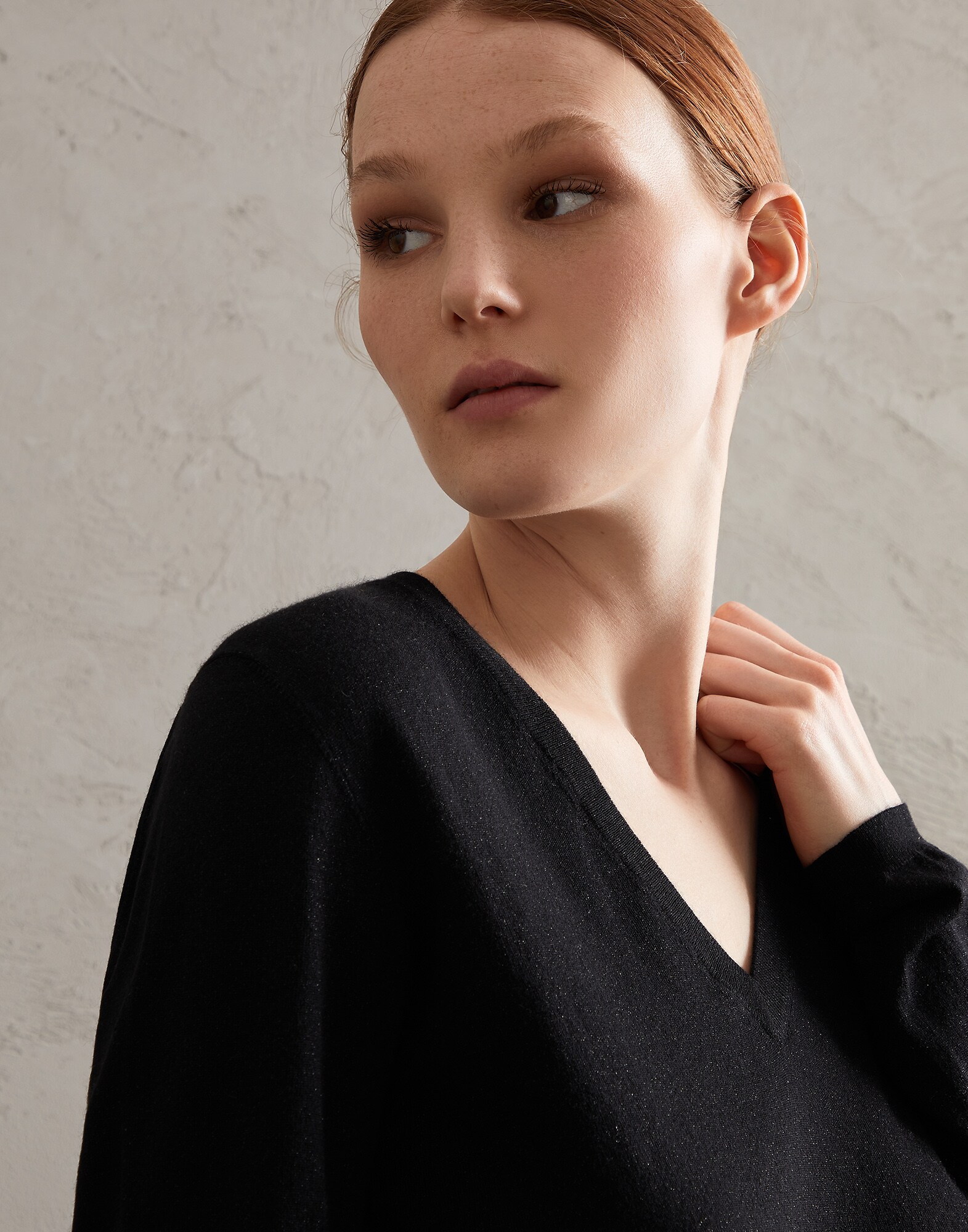 V-neck - Detail view