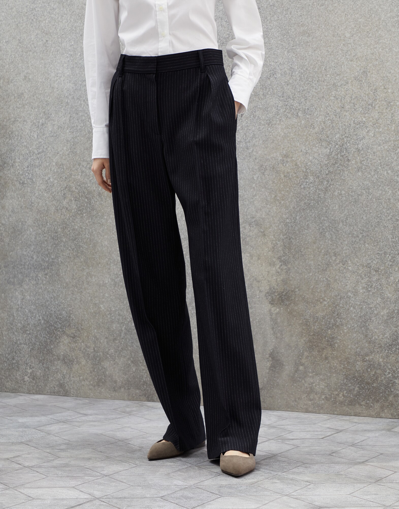 Loose sartorial trousers