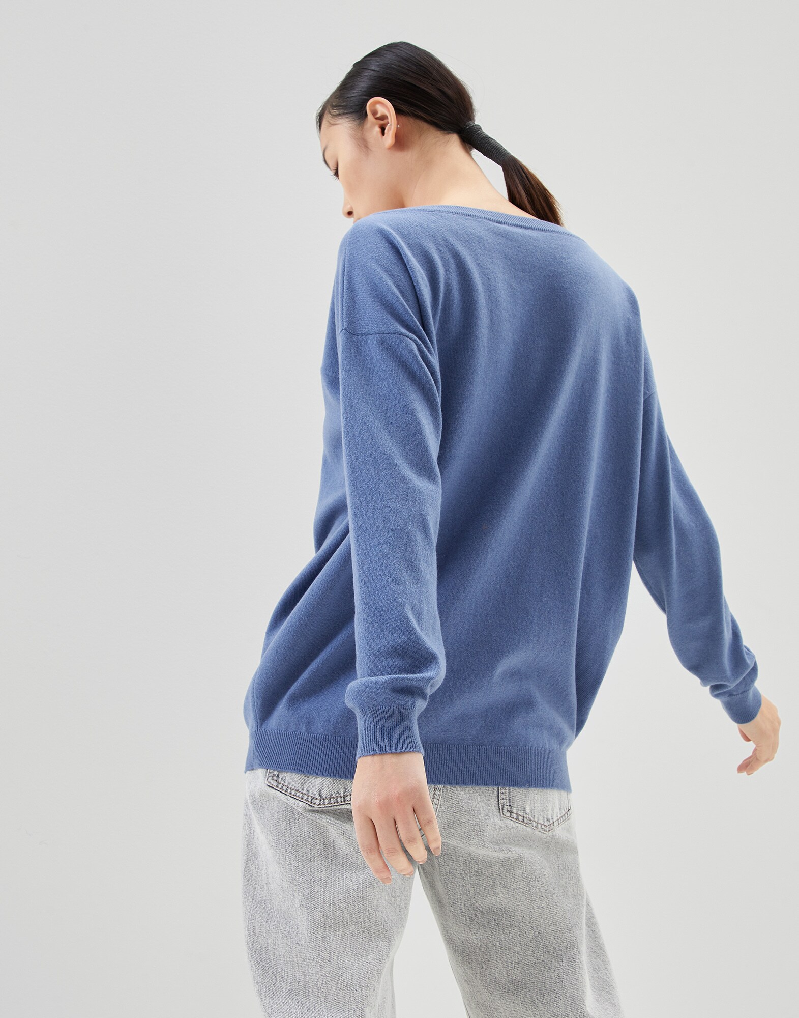 V-neck - Back view